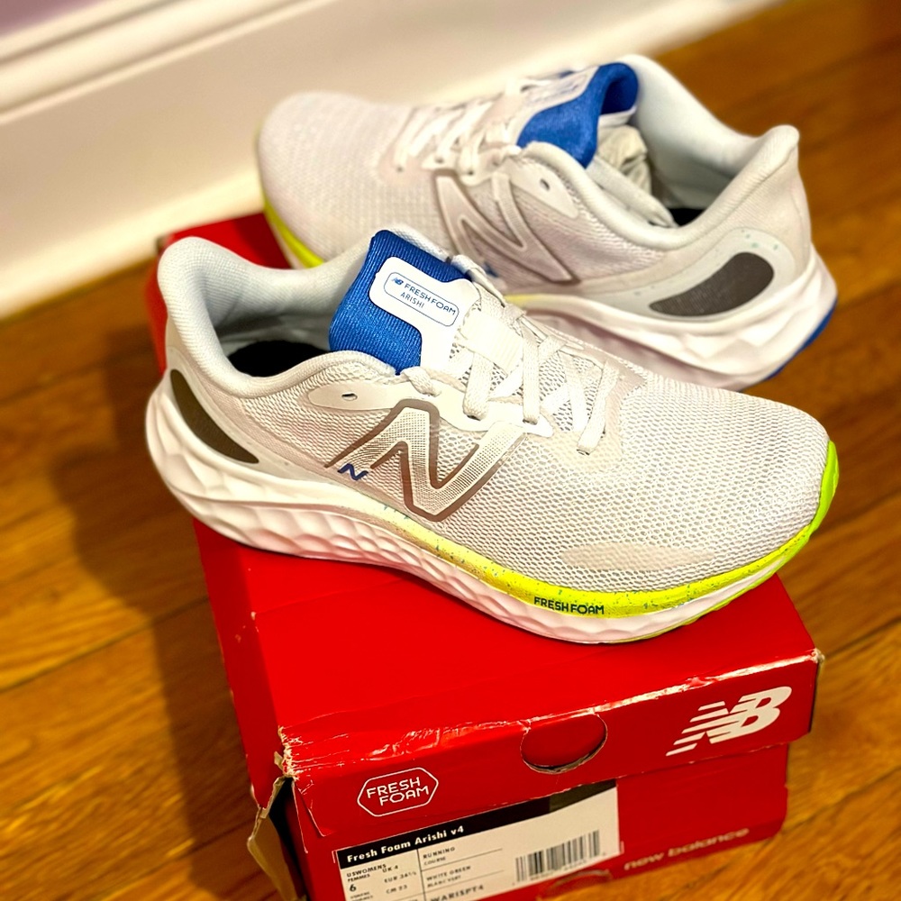 NB Sneakers , NWT